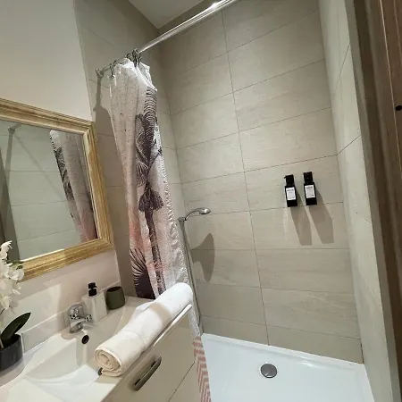 Charming Haven In Apartment Antibes