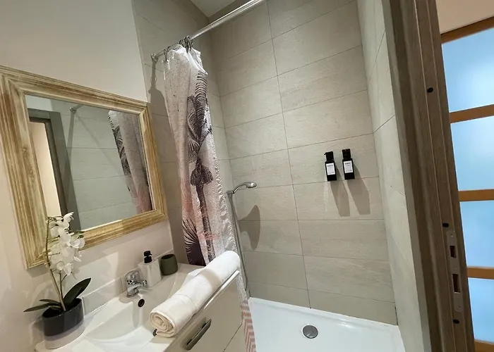 Charming Haven In شقة أنتيب